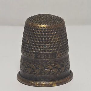 Antique Austrian Sterling Silver Sewing Thimble Ornate Leaf Border Austria 2.69g